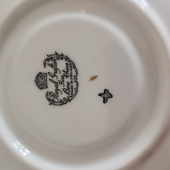 Royal Grafton Tea Cup and Saucer, Green and Gold Tea Cup and Saucer, Flower bouq - Picture 6 of 8